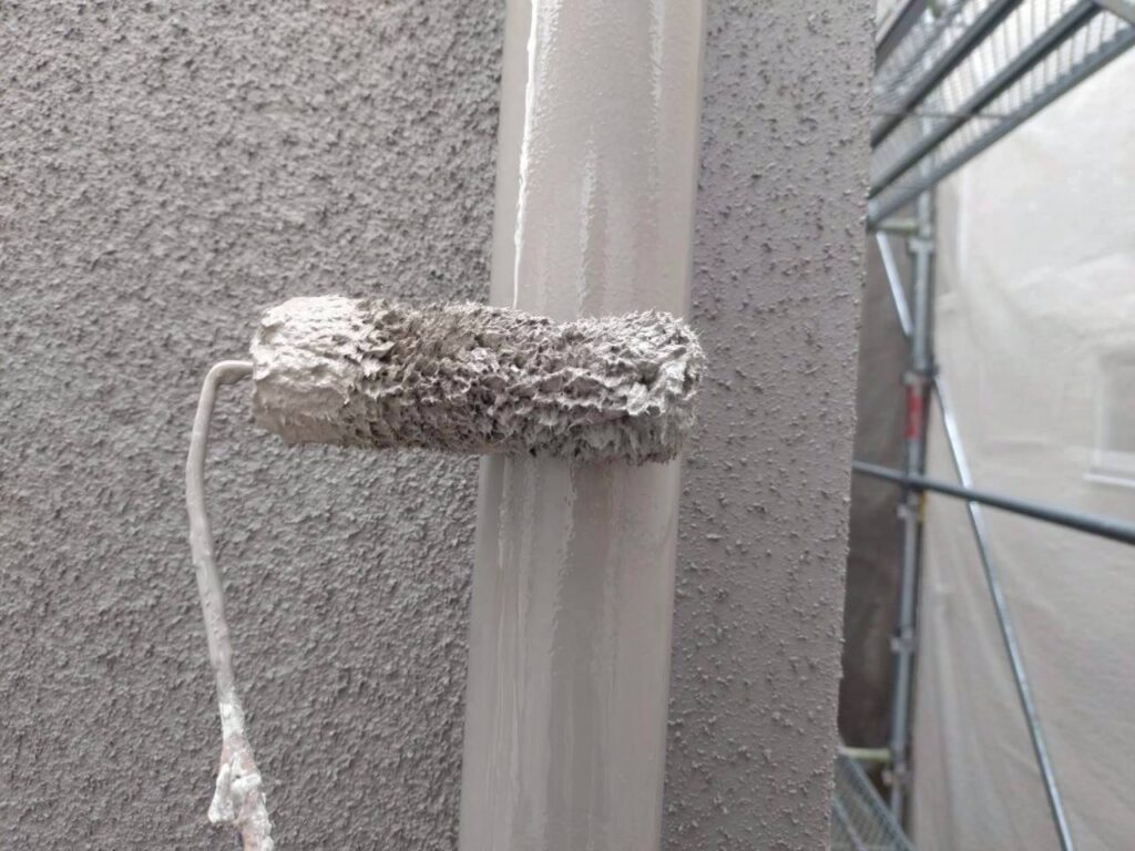 付帯部塗装行います。