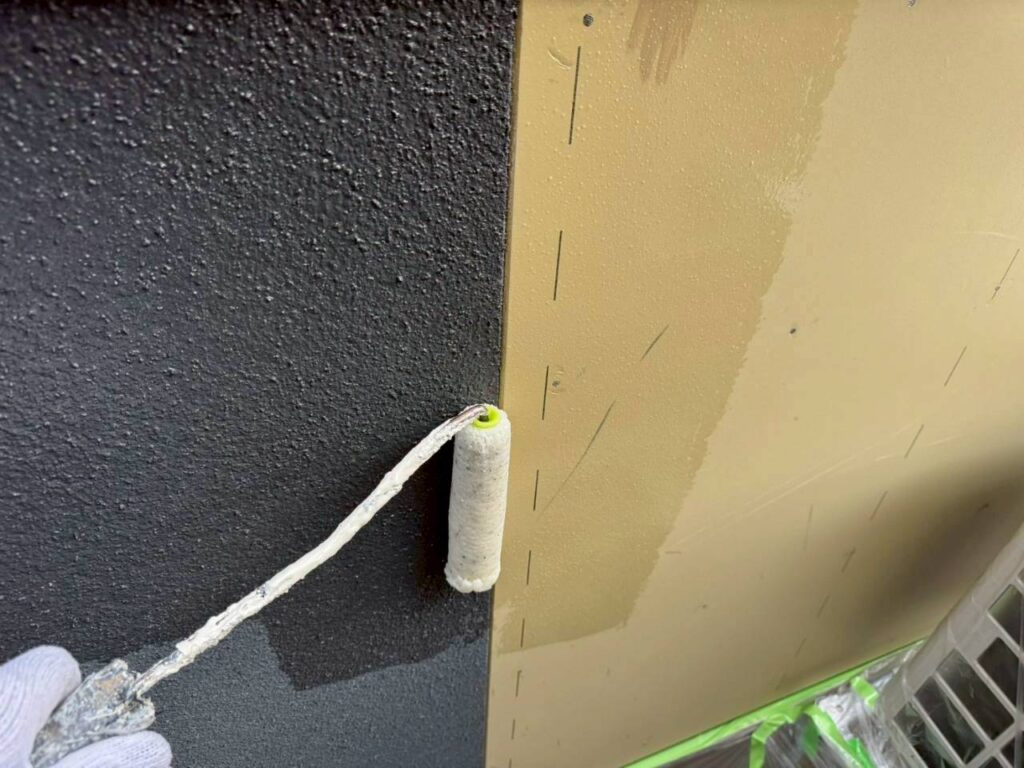 下塗り作業行います。