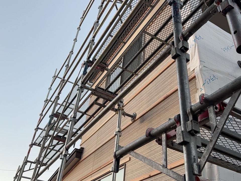 外壁木下地を行います。