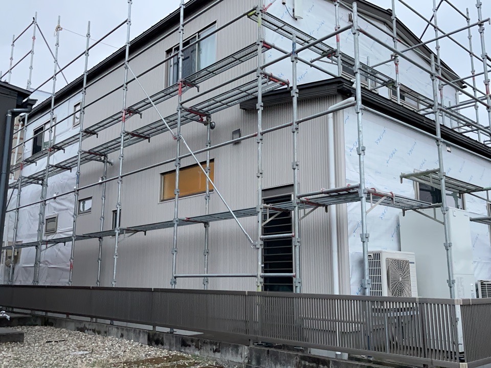 外壁角スパン本体張りしていきます。