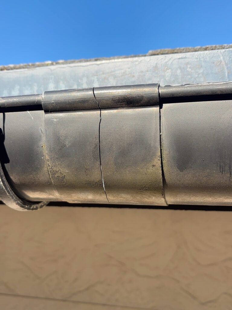 継ぎ手部分が破損しています。