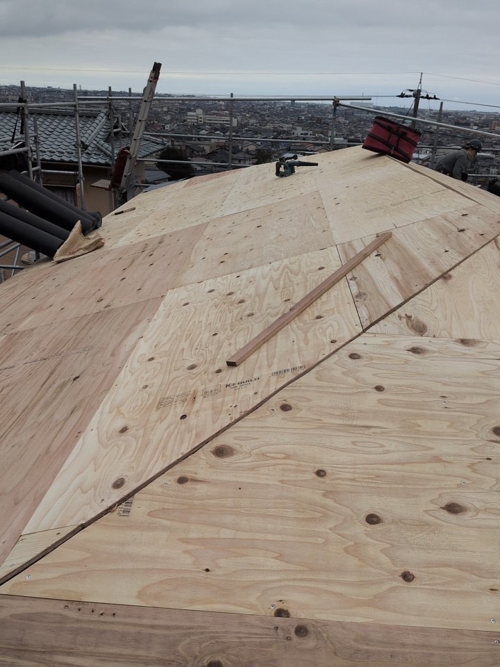 構造用合板12㎜施工します。