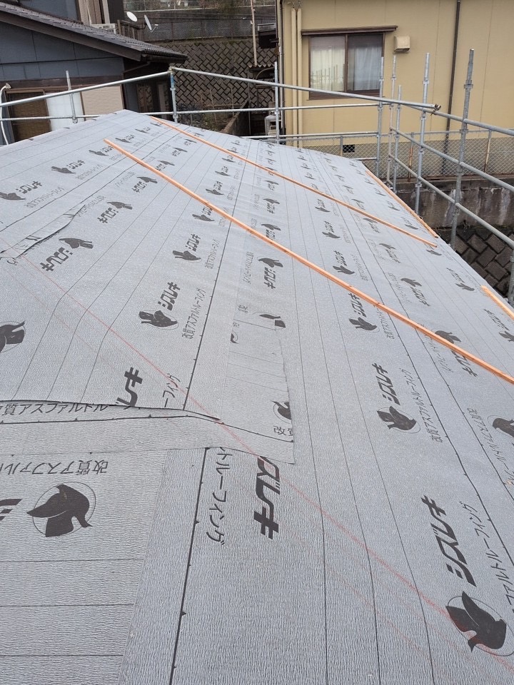 防水シートはっていきます。