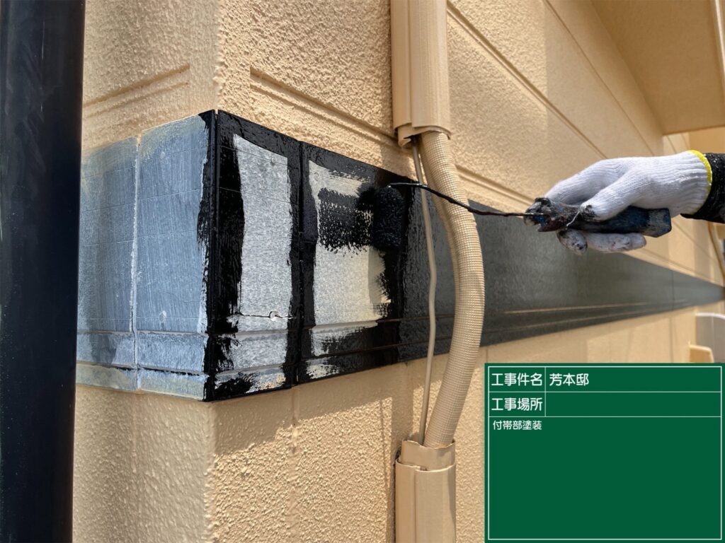 【付帯部塗装】<br />
劣化していた付帯部も塗装しました。