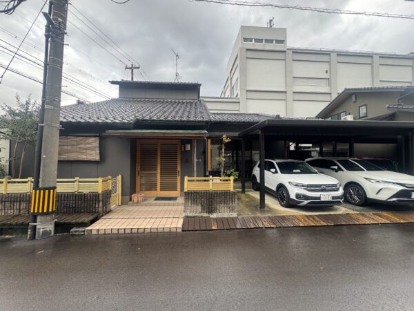 【金沢市】外壁塗装｜築30年の外壁に複数のクラック！塗装で改善
